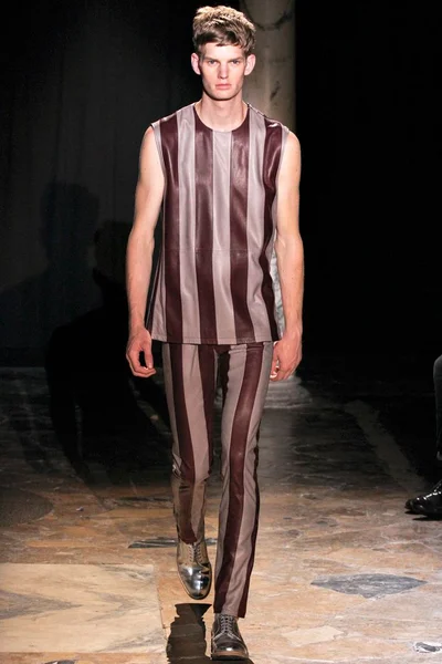 Look 17